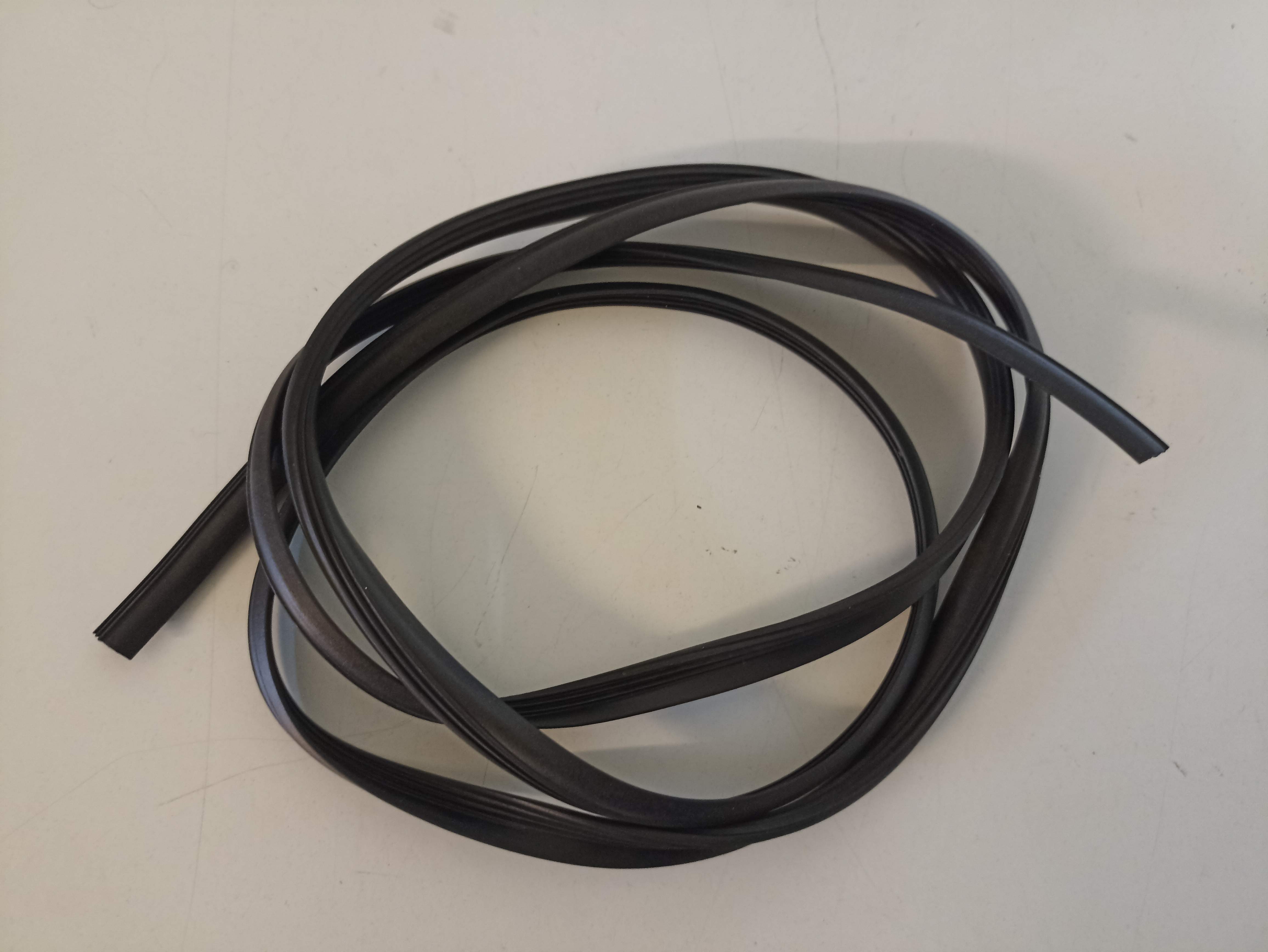 Gummikeder Dichtung Vorderradkotflügel TM