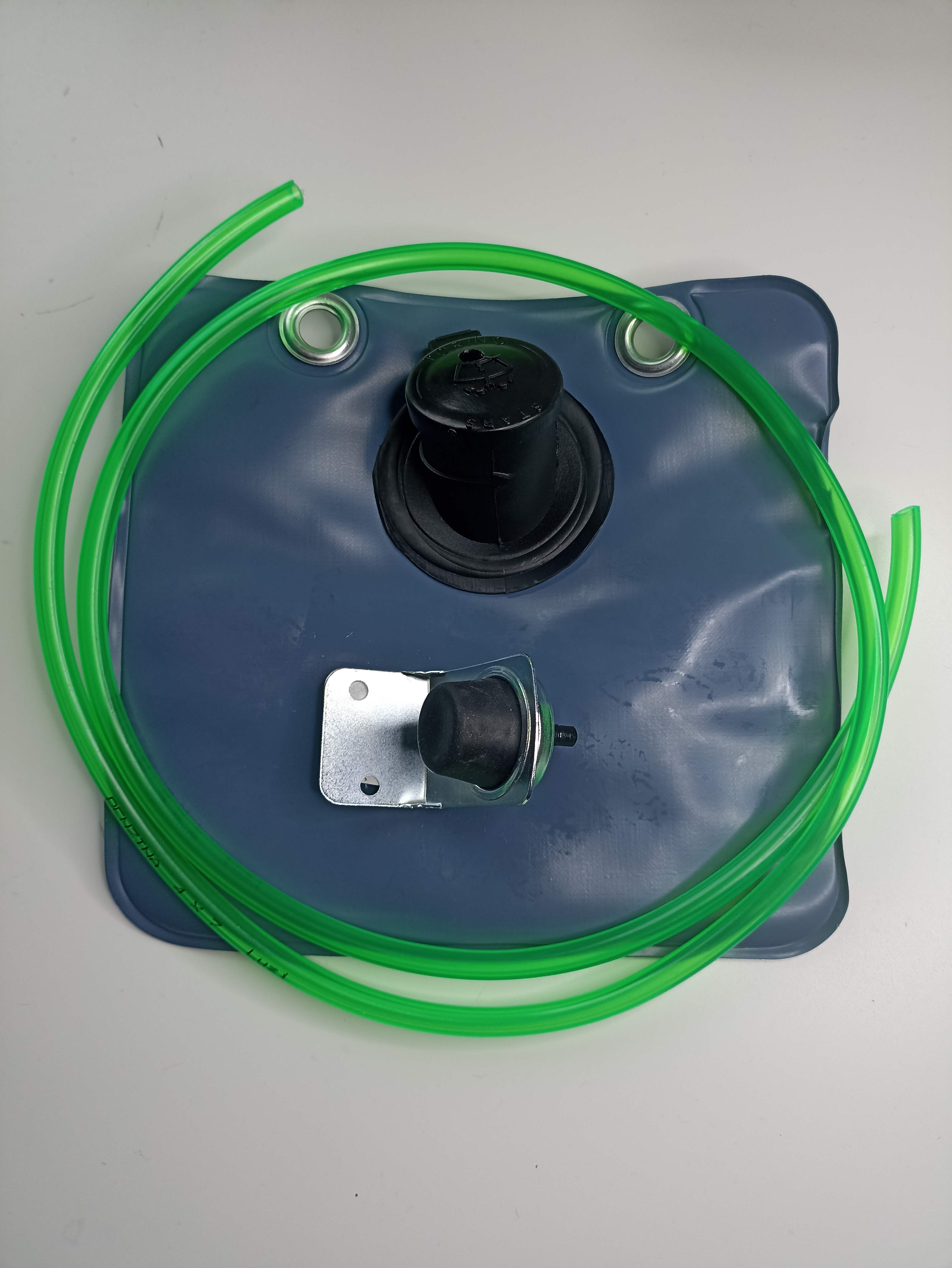 Wischwassersack mit Handpumpe und Schlauch